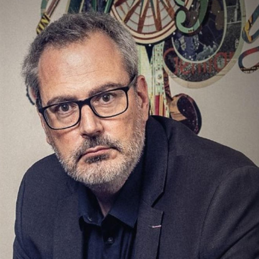 Portrait d’Alexis Laipsker, auteur français de thrillers psychologiques et de polars.