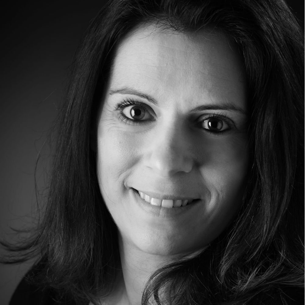 Portrait d'Angelina Delcroix, autrice française de thrillers psychologiques et de romans noirs.