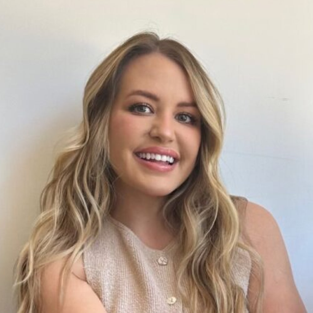 Portrait d’Anna Todd, autrice américaine de la saga After.