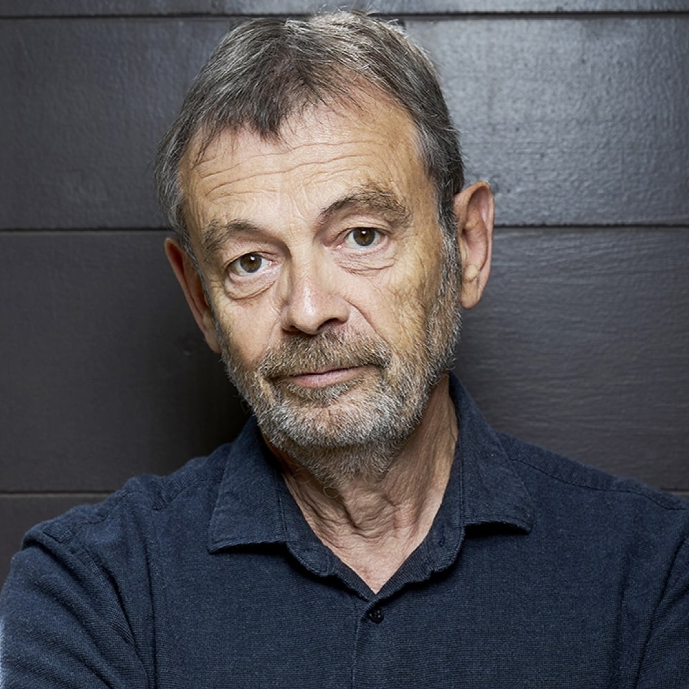 Portrait de Pierre Lemaitre, écrivain français, auteur de thrillers et de romans historiques.
